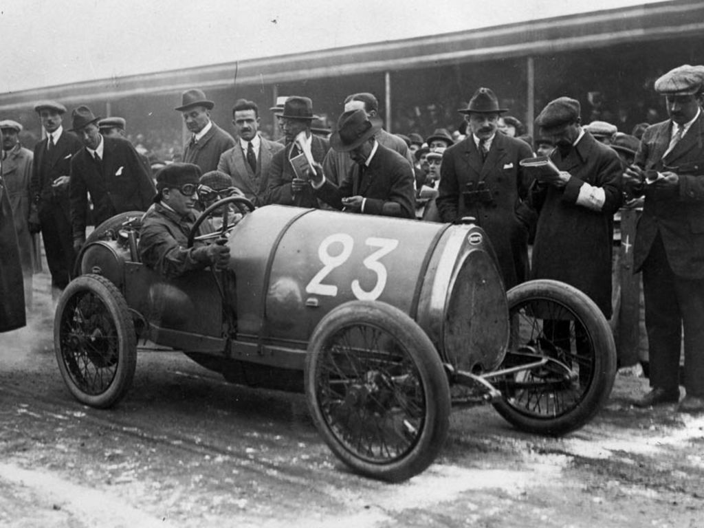 Hành trình gây dựng đế chế xe hơi để đời của Ettore Bugatti: 18 tuổi tự chế ô tô, luôn đưa ra ý tưởng vượt thời gian và cuộc đời gắn bó với những chiếc xe đua - Ảnh 4.