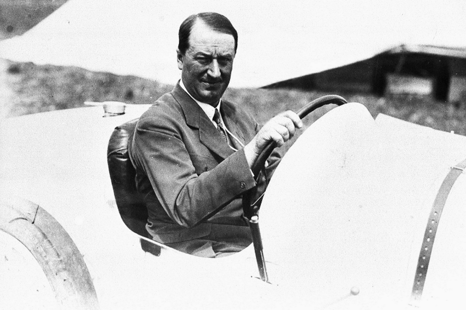 Hành trình gây dựng đế chế xe hơi để đời của Ettore Bugatti: 18 tuổi tự chế ô tô, luôn đưa ra ý tưởng vượt thời gian và cuộc đời gắn bó với những chiếc xe đua - Ảnh 3.