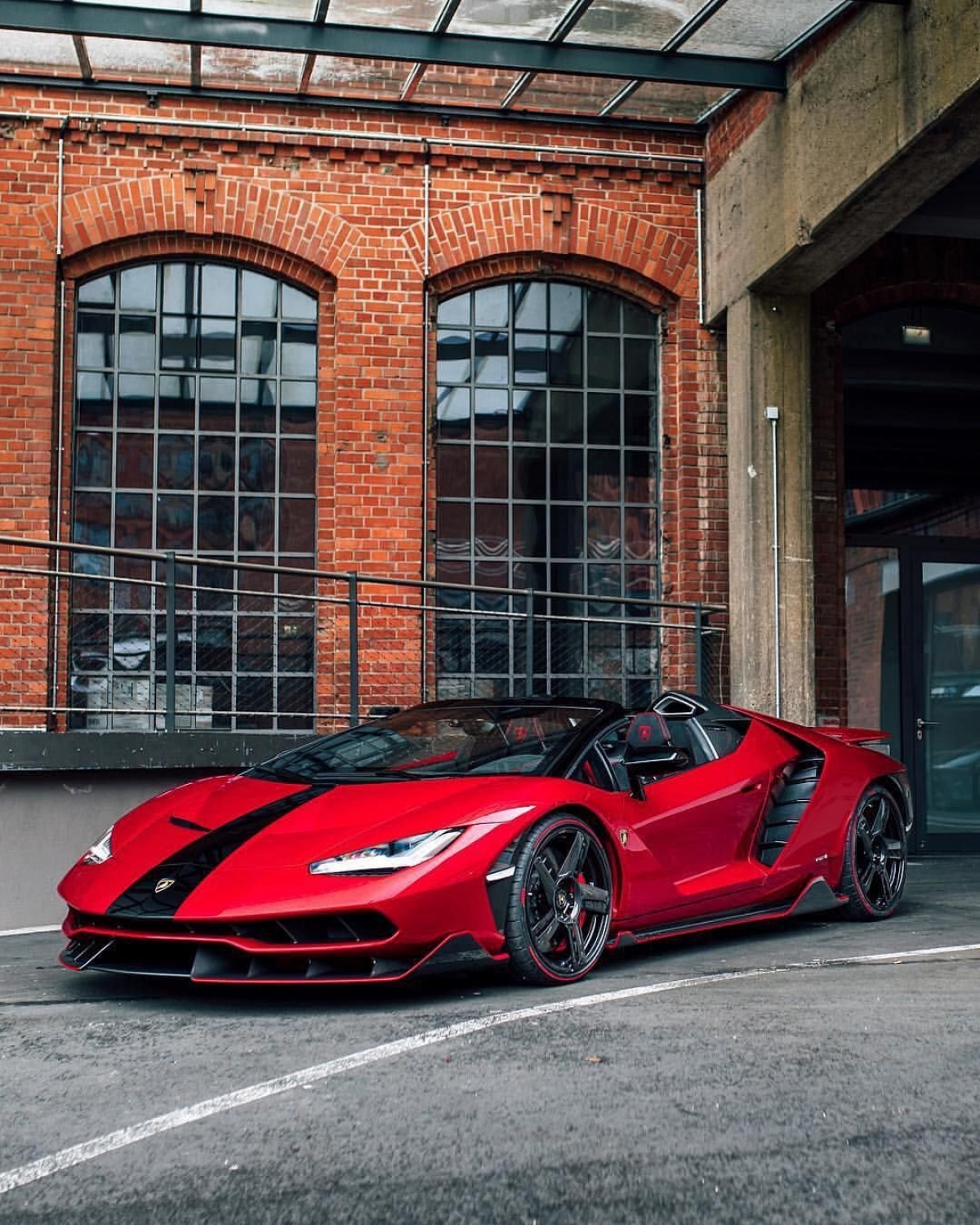 Lamborghini Centenario Roadster được rao bán hơn 100 tỷ đồng