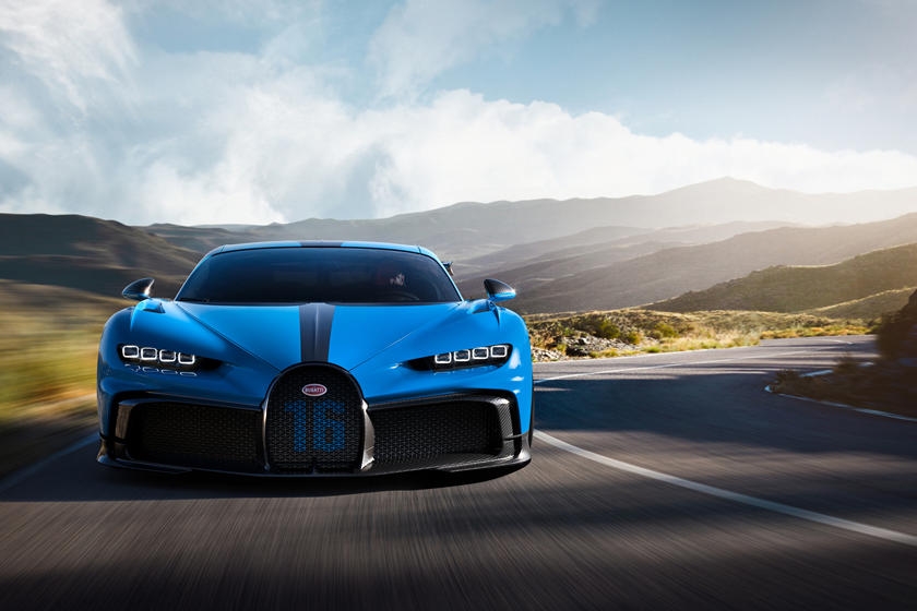Bugatti Chiron: Siêu xe Bugatti Chiron với tốc độ vô cùng đáng nể chắc chắn sẽ khiến bạn trầm trồ ngỡ ngàng. Xem hình ảnh liên quan để thấy được sức mạnh và vẻ đẹp đầy mê hoặc của chiếc siêu xe này.