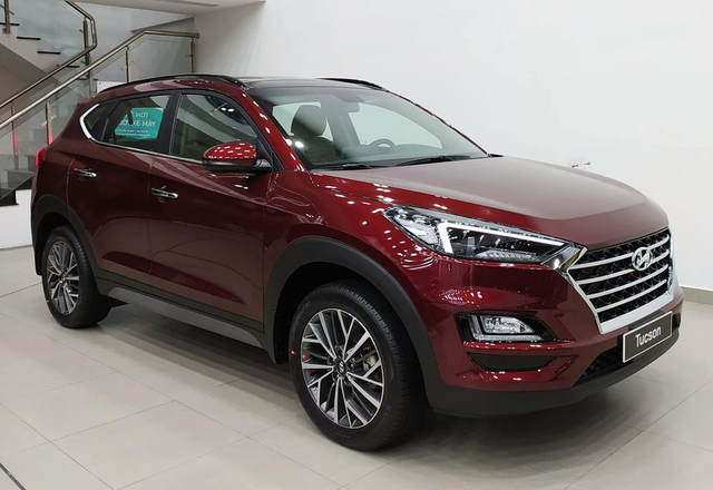 Hyundai Tucson giảm giá gần 100 triệu đồng tại đại lý: Giá thấp từ trước tới nay, động thái dọn kho đón phiên bản mới - Ảnh 1.