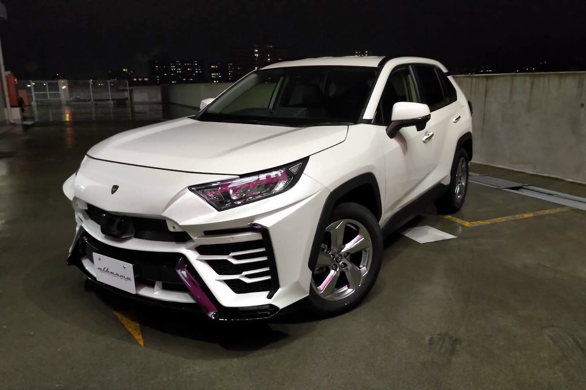 Hết RAV4, đến lượt thánh Toyota Fortuner cũng được lên đời Lamborghini Urus - Ảnh 6.