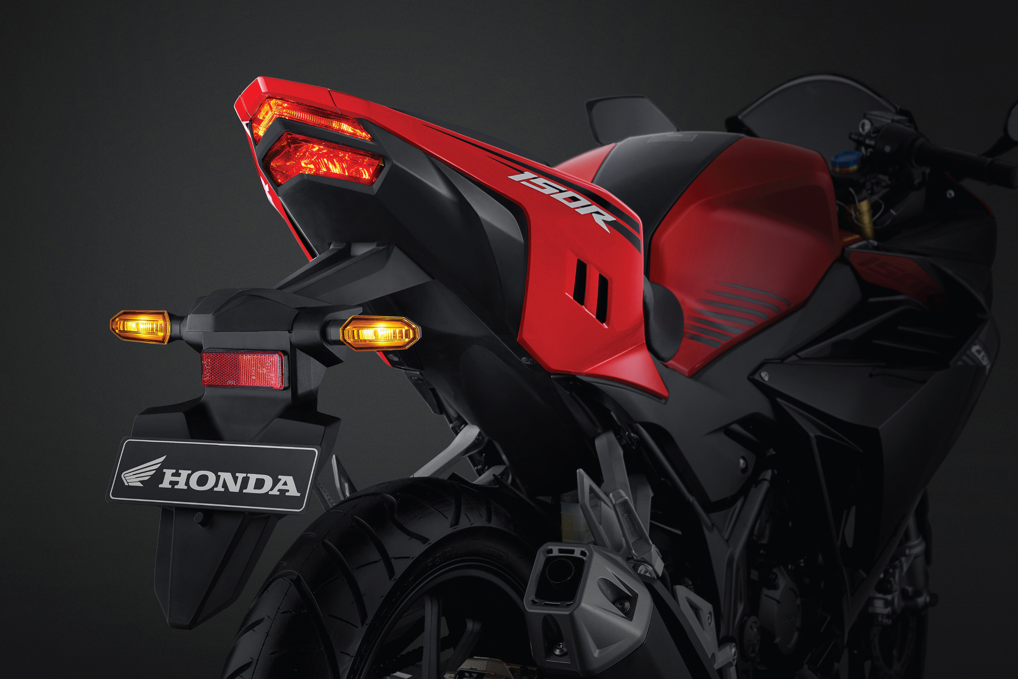 Honda CBR150R 2021 ra mắt đối thủ mới của Yamaha R15