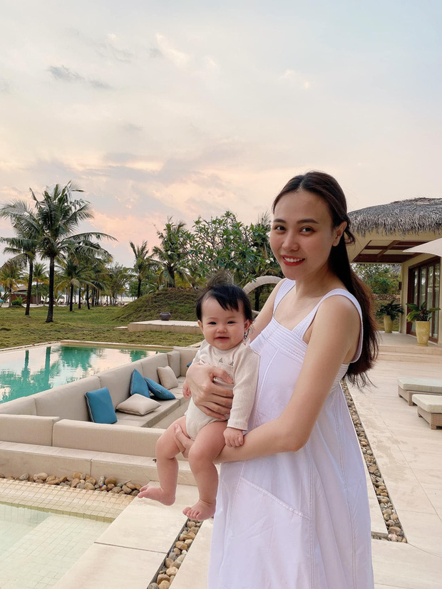 Ái nữ nhà Cường Đô La chuẩn rich kid chính hiệu: Diện váy áo sang chảnh, có nguyên BST túi đắt đỏ đến người lớn cũng mê! - Ảnh 8. Ái nữ nhà Cường Đô La chuẩn rich kid chính hiệu: Diện váy áo sang chảnh, có nguyên BST túi đắt đỏ đến người lớn cũng mê! - Ảnh 8.
