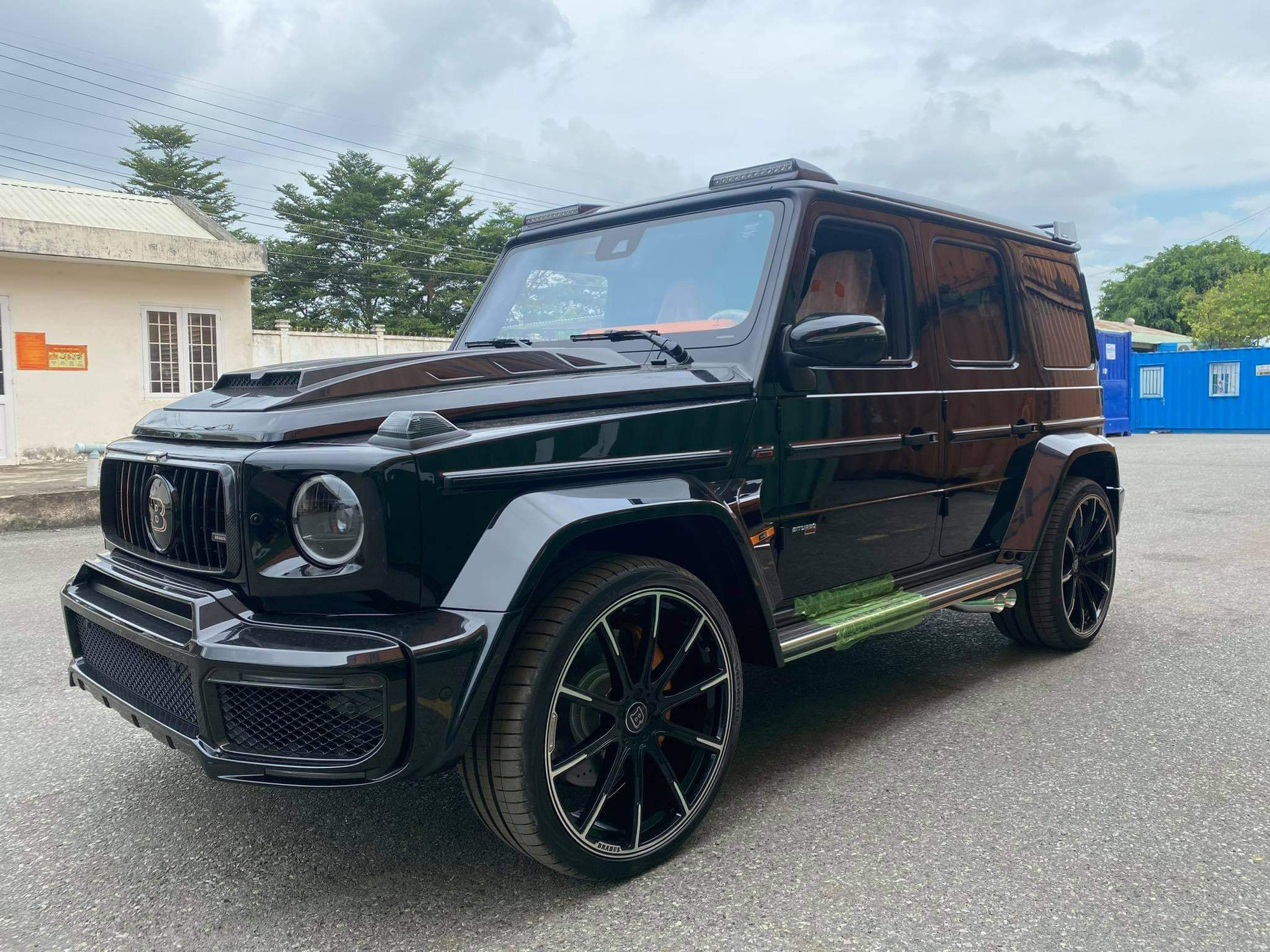 Hết tự rửa Mercedes-AMG G 63, Tuấn Hưng chuyển qua làm seller bán xe tiền tỷ trong mùa dịch - Ảnh 2.