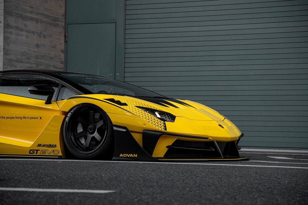 Lamborghini Aventador độ Liberty Walk mới đáng tham khảo cho đại gia Việt rủng rỉnh hầu bao: Riêng bộ vỏ carbon ngốn hơn 4,2 tỷ đồng - Ảnh 3.