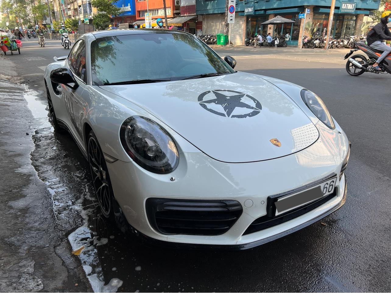 Rộ tin ông trùm cà phê Đặng Lê Nguyên Vũ chia tay 1 trong 3 chiếc Porsche 911 Turbo S hàng hiếm của mình sau khi bán chiếc BMW Z3 hàng độc - Ảnh 1.