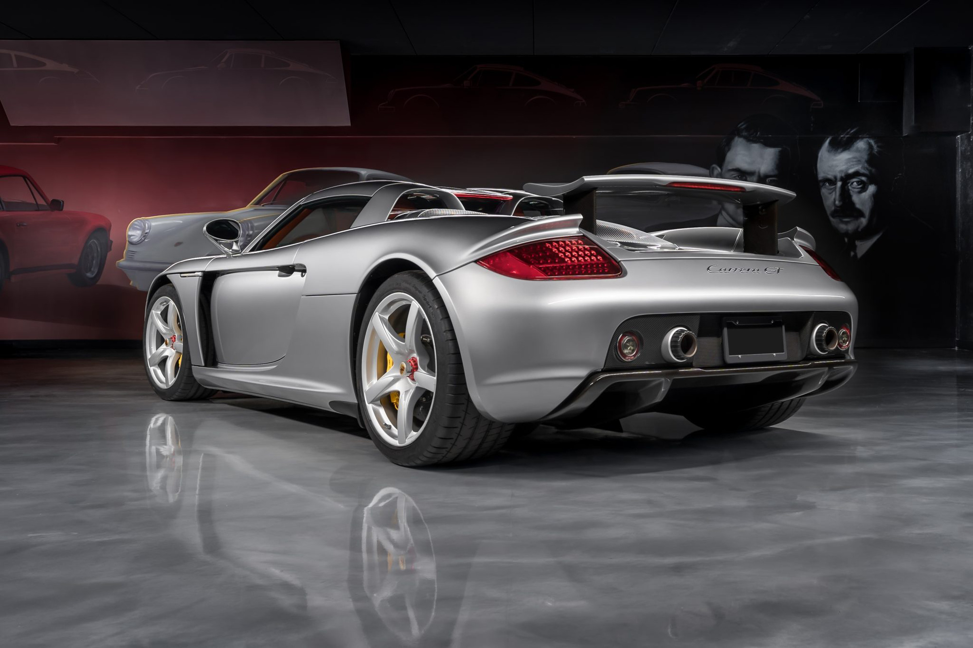 Porsche Carrera GT bán đấu giá 2 triệu USD và đây cách các đại gia làm giàu  từ siêu xe