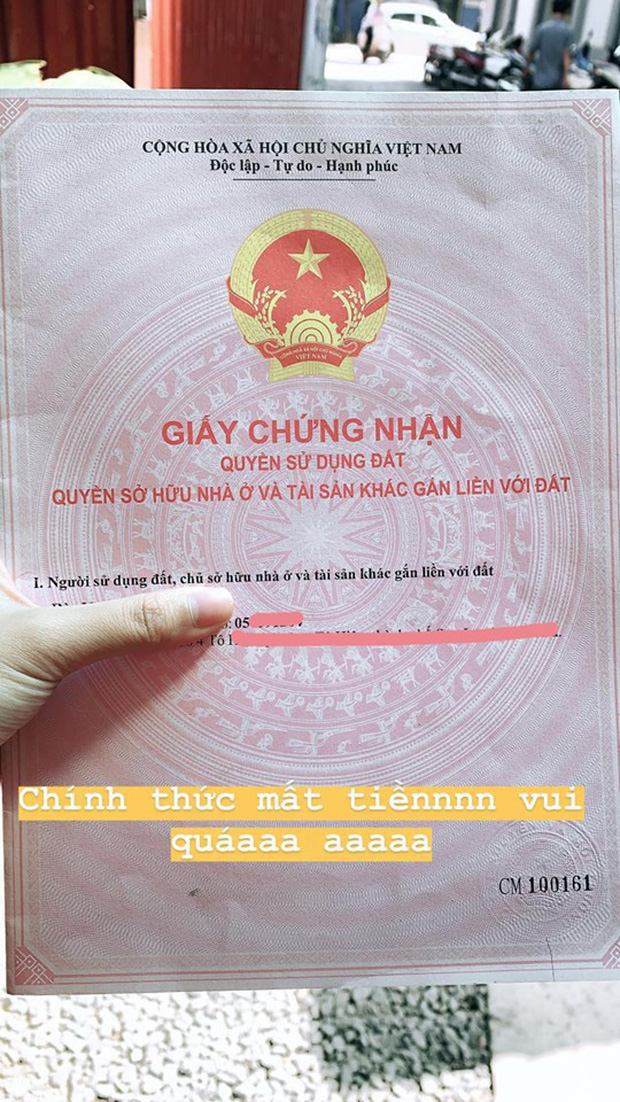 Đúng chuẩn “con nhà người ta”, Linh Ngọc Đàm sắm xế hộp tặng bố mẹ trước thềm năm mới - Ảnh 1. Đúng chuẩn “con nhà người ta”, Linh Ngọc Đàm sắm xế hộp tặng bố mẹ trước thềm năm mới - Ảnh 1.