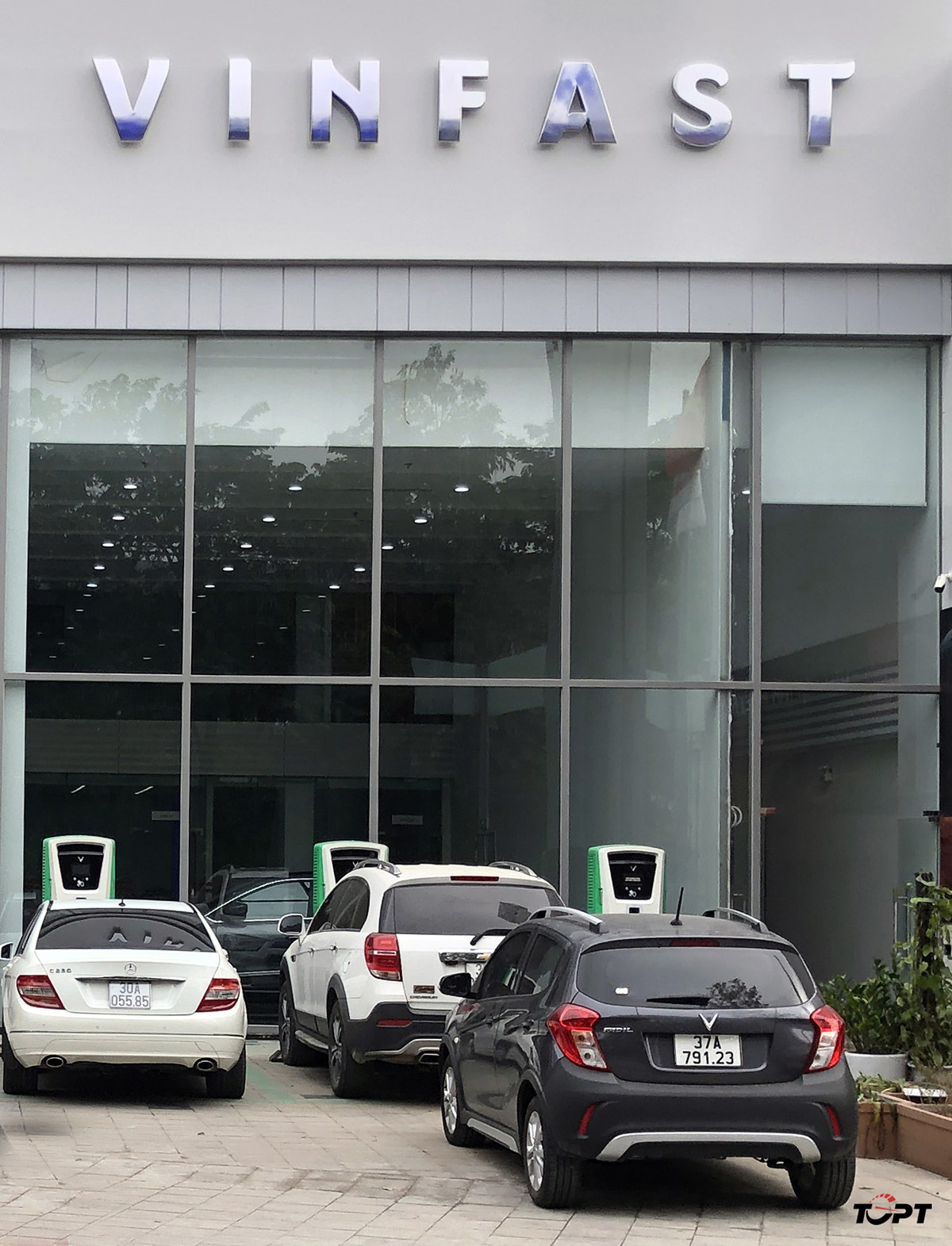 VinFast đổi nhận diện thương hiệu, ch&iacute;nh thức dừng nhập khẩu c&aacute;c mẫu xe Chevrolet - Ảnh 3.