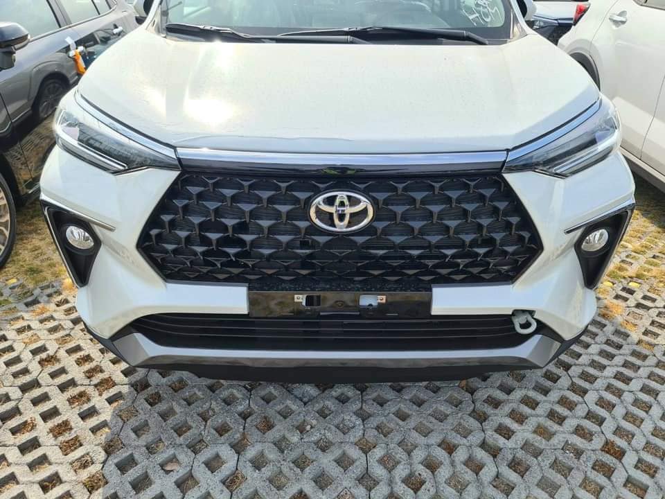 Lô Toyota Veloz Cross đầu tiên đã về tới Việt Nam: Ngoại hình đẹp, nhiều trang bị, đủ sức thay Innova và Rush đấu Xpander - Ảnh 4.