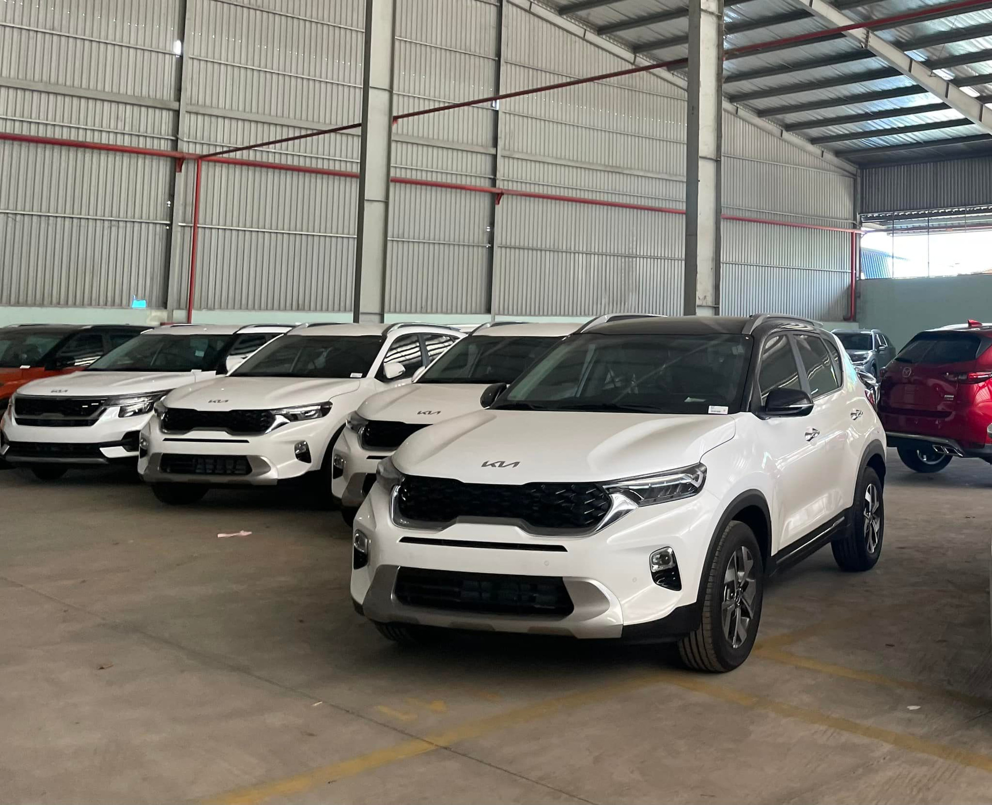 Doanh số vượt Toyota Raize, Kia Sonet tiếp tục tăng giá 10 triệu đồng tại Việt Nam - Ảnh 1. Doanh số vượt Toyota Raize, Kia Sonet tiếp tục tăng giá 10 triệu đồng tại Việt Nam - Ảnh 1.
