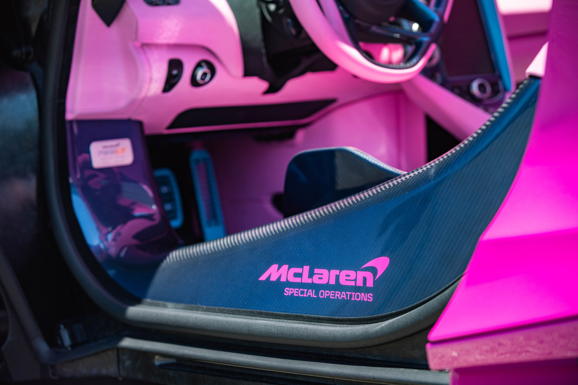 McLaren 765LT tùy chỉnh đốn tim tín đồ thời trang với màu hường phấn siêu độc - Ảnh 7.