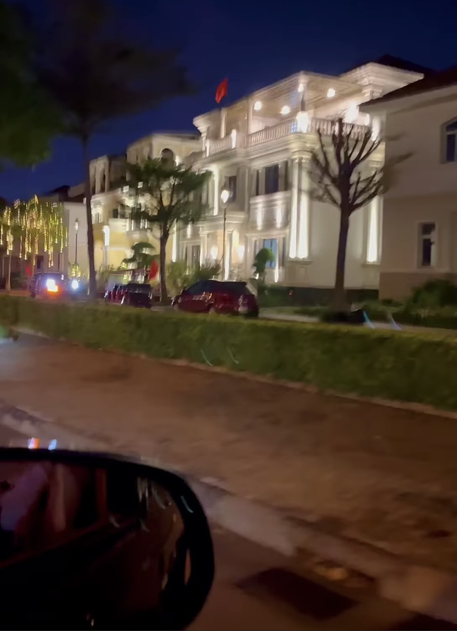 Đại gia Quận 7 khoe xóm nhỏ ngày Tết sương sương mỗi căn vài triệu đô, chạy ô tô 10 phút vẫn chưa hết xóm - Ảnh 5.