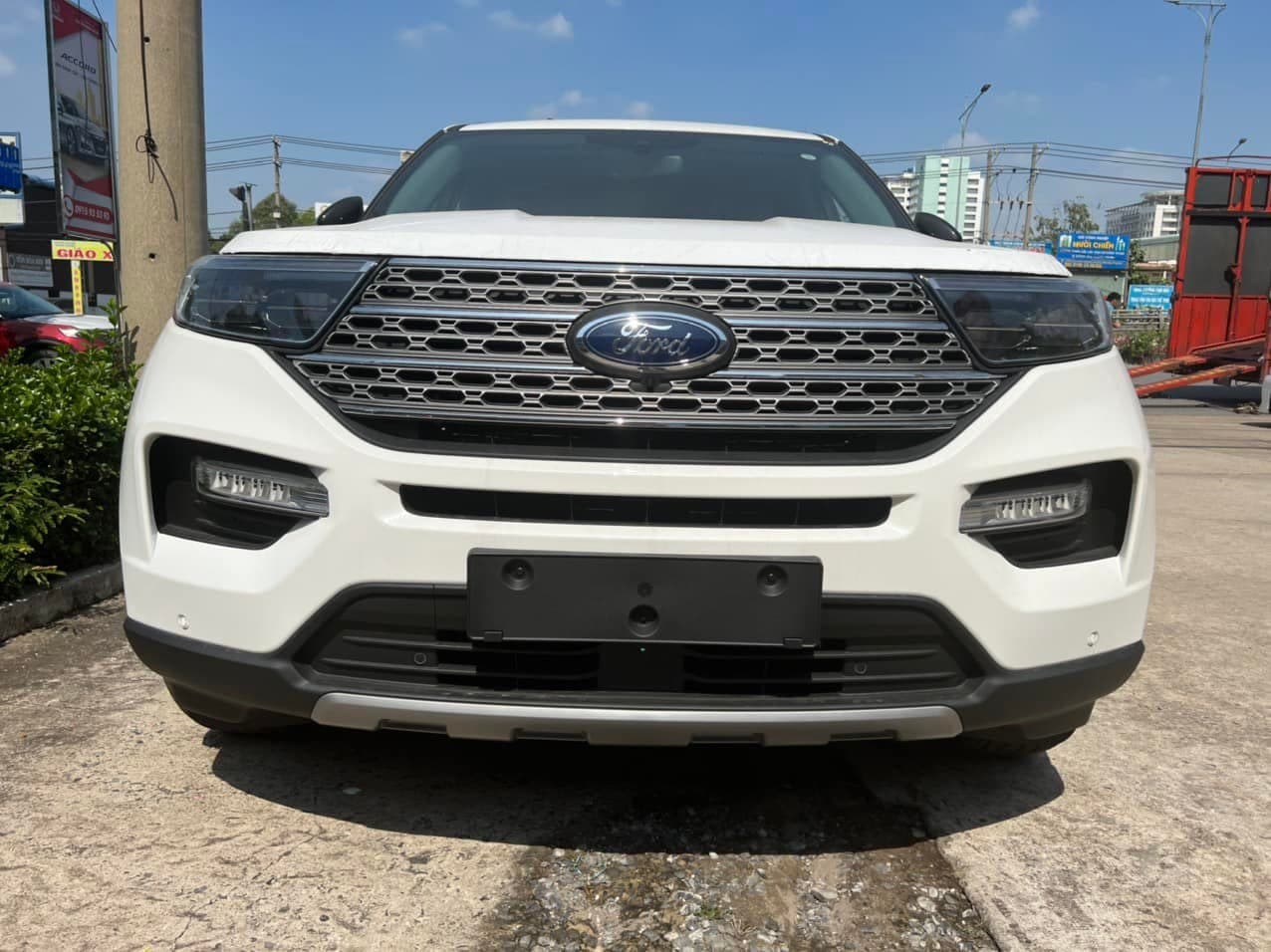 Ford Explorer 2022 ồ ạt về đại lý: Giao xe trong tháng 2, nhiều đại lý hét giá bia kèm lạc 300 triệu đồng - Ảnh 2.