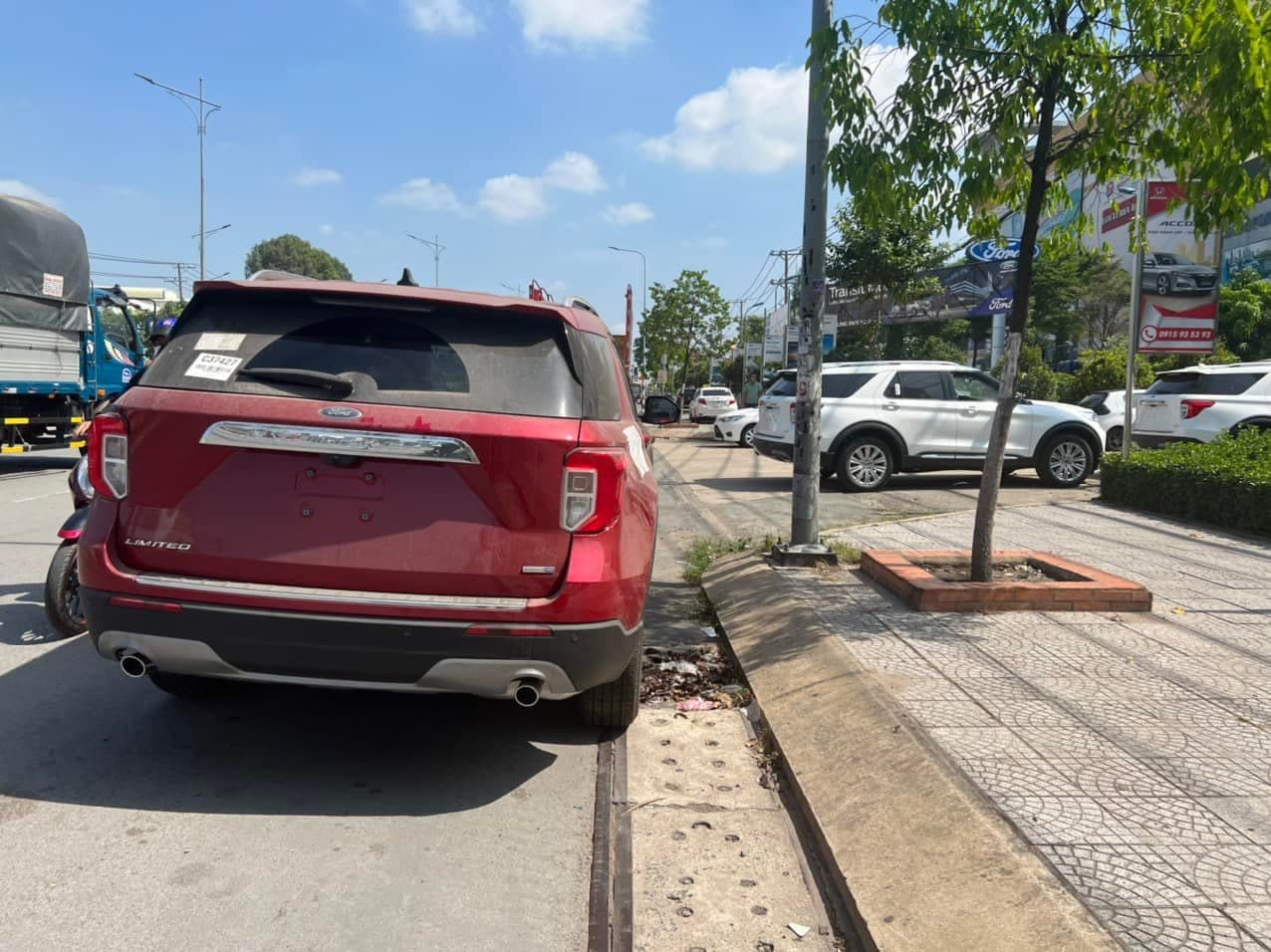 Ford Explorer 2022 ồ ạt về đại lý: Giao xe trong tháng 2, nhiều đại lý hét giá bia kèm lạc 300 triệu đồng - Ảnh 6.