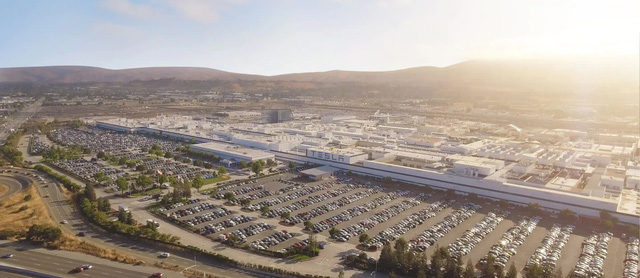 Toàn cảnh siêu nhà máy của Tesla trước ngày hoạt động: xe cộ trông như kiến bên cạnh công trình khổng lồ  - Ảnh 3.