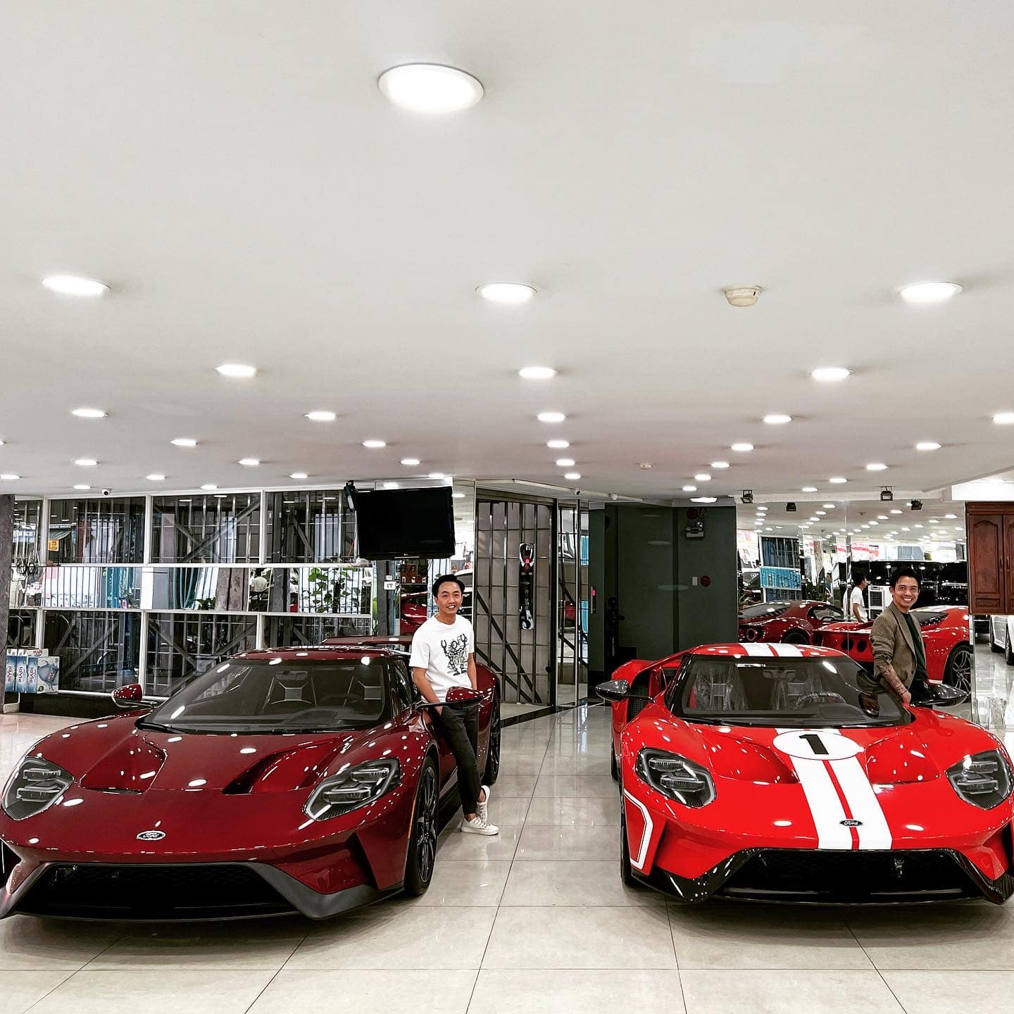 Minh Nhựa rủ Nguyễn Quốc Cường đi xem siêu phẩm Ford GT, CĐM nhất loạt đẩy thuyền: 2 anh mỗi người 1 con là hết bài! - Ảnh 11.