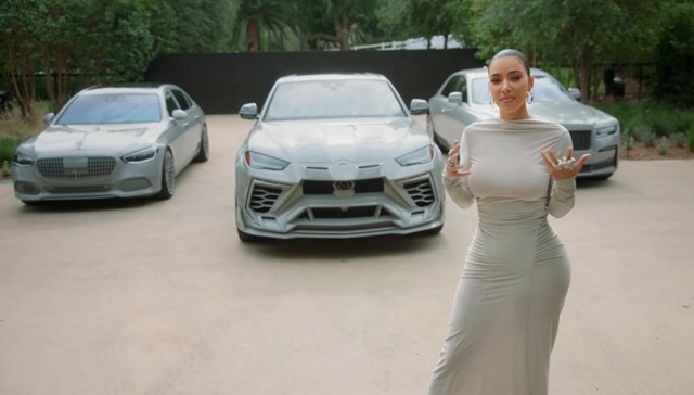 Kim Kardashian chơi lớn độ Rolls-Royce, Lamborghni thành màu xám cho tiệp với sơn nhà - Ảnh 1.
