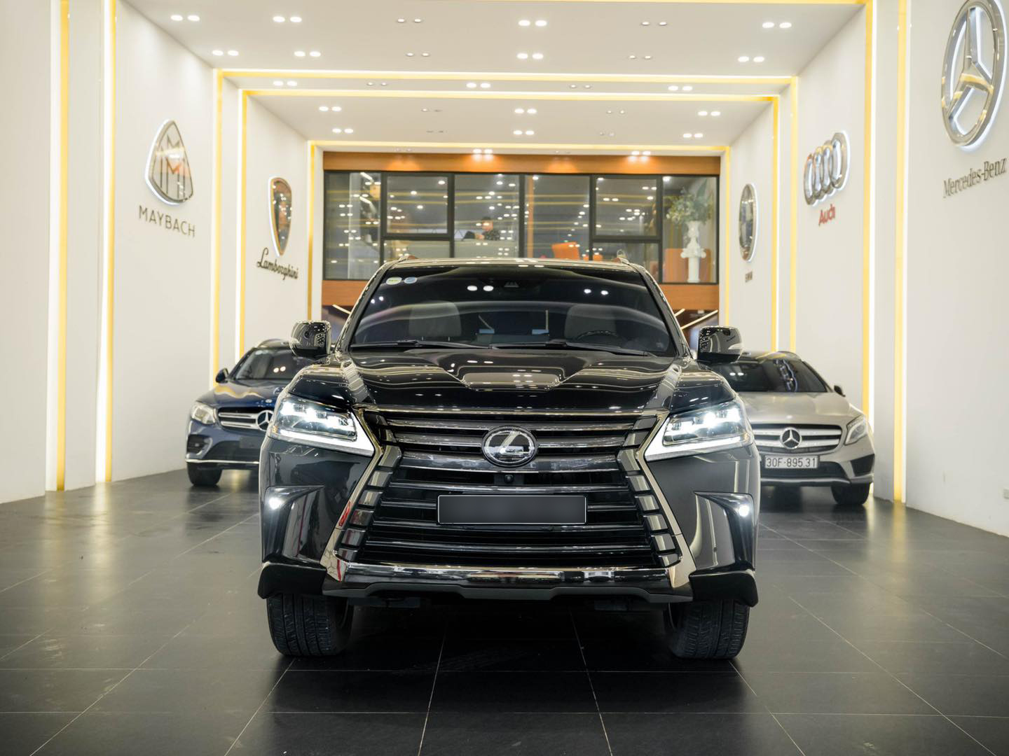 Đại gia xứ Thanh tậu Lexus LX 570 bản Inspiration Series siêu giới hạn: Giá 9,1 tỷ đồng, xe đã chạy lướt 3.000km - Ảnh 2.