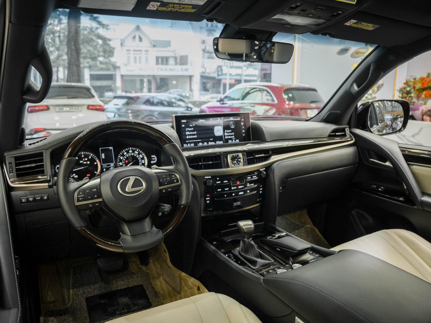 Đại gia xứ Thanh tậu Lexus LX 570 bản Inspiration Series siêu giới hạn: Giá 9,1 tỷ đồng, xe đã chạy lướt 3.000km - Ảnh 4.