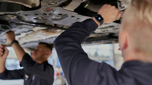 Góc công ty nhà người ta: Volvo trang bị cho hơn 1.500 kỹ sư iPhone và Apple Watch để nhân viên làm việc tốt hơn  - Ảnh 1.