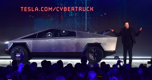 Tesla cho khách hàng leo cây: Đặt xe bán tải điện Cybertruck, chờ suốt 2 năm vẫn chưa hẹn ngày nhận xe  - Ảnh 1.