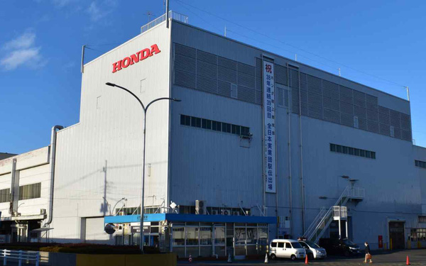 Honda vừa có động thái quyết liệt với xe điện chưa từng có: Đóng cửa nhà máy mẹ từng tạo ra Civic, Accord ở Nhật Bản, làm lễ tiễn những chiếc xe xăng cuối cùng tại đây  - Ảnh 1.