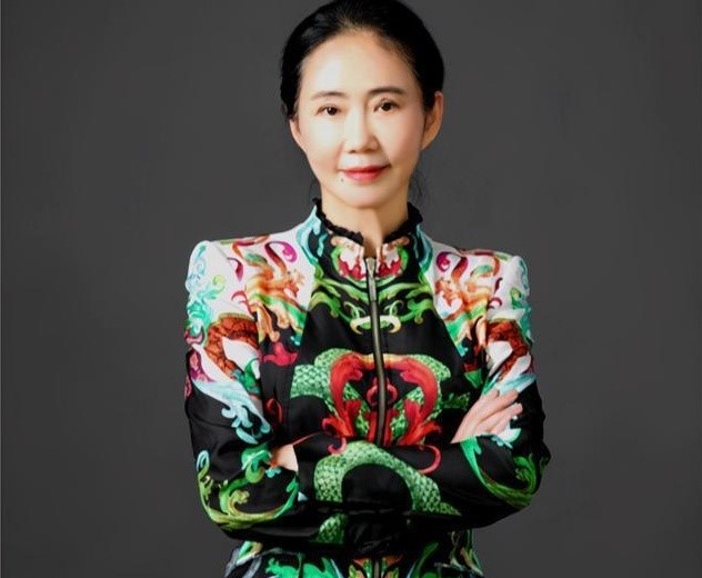 Nữ hoàng đèn xe giàu nhất Giang Tô: Chán cuộc sống nhạt nhẽo, cô hiệu phó vay 500 triệu khởi nghiệp, trở thành tỷ phú thế giới với khối tài sản 2,5 tỉ USD - Ảnh 2.