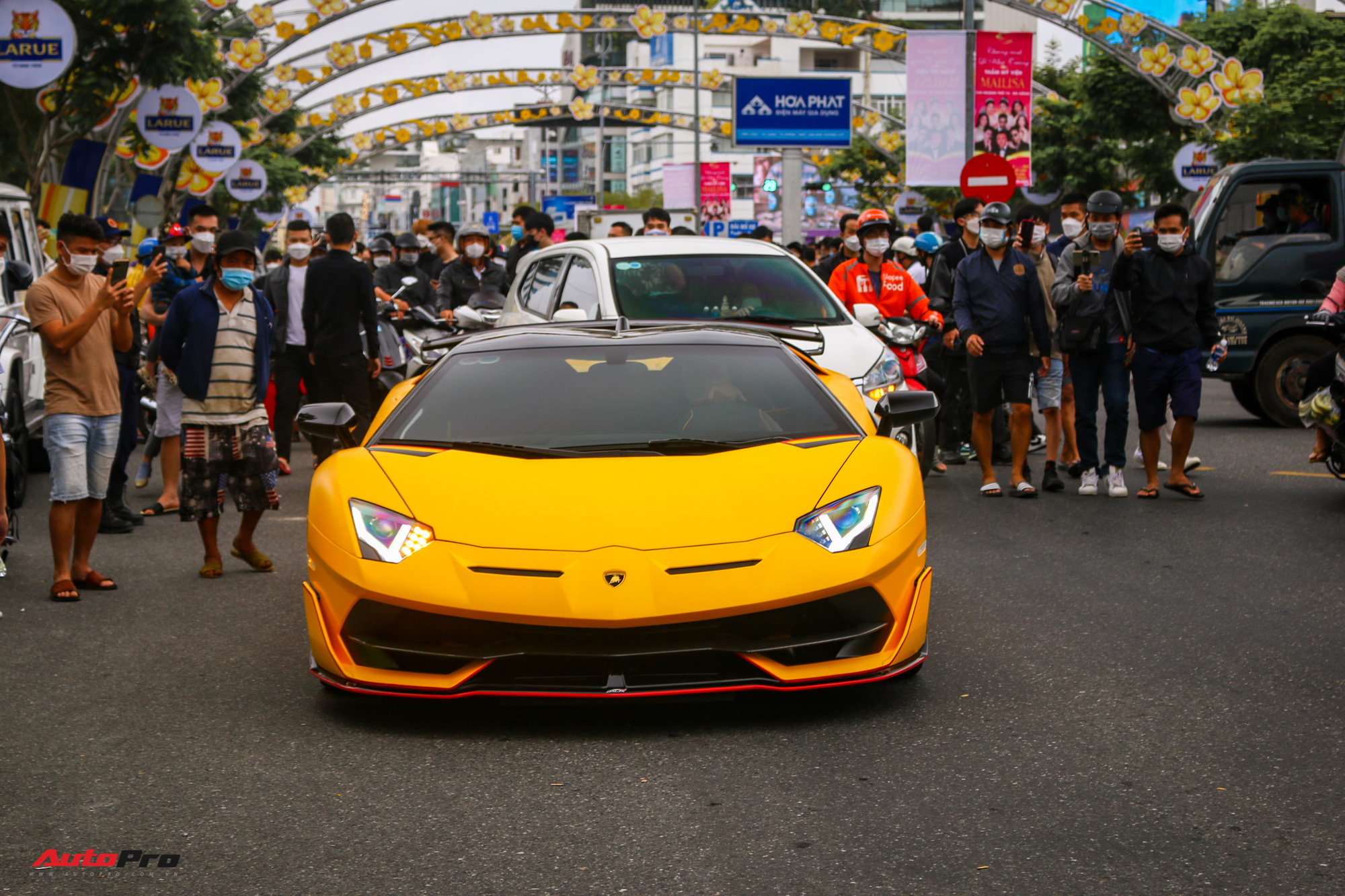 Vừa hết tour Đà Nẵng với Koenigsegg Regera, Lamborghini Aventador SVJ Roadster đầu tiên tại Việt Nam bất ngờ xuất hiện tại Cần Thơ - Ảnh 4.