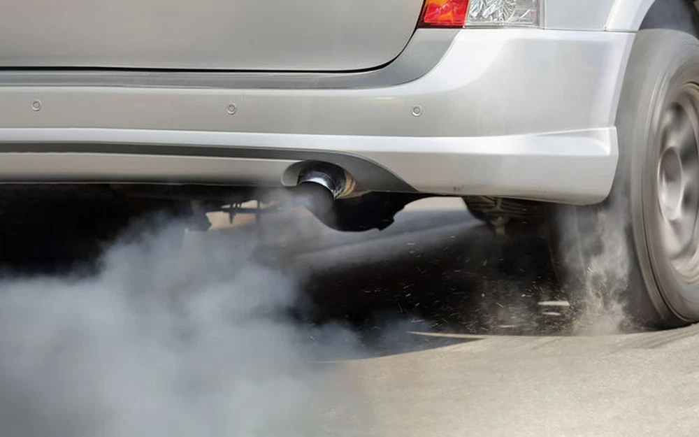 Nhiễm độc chì từ khói xe làm giảm IQ của một nửa dân số Mỹ - Ảnh 2.