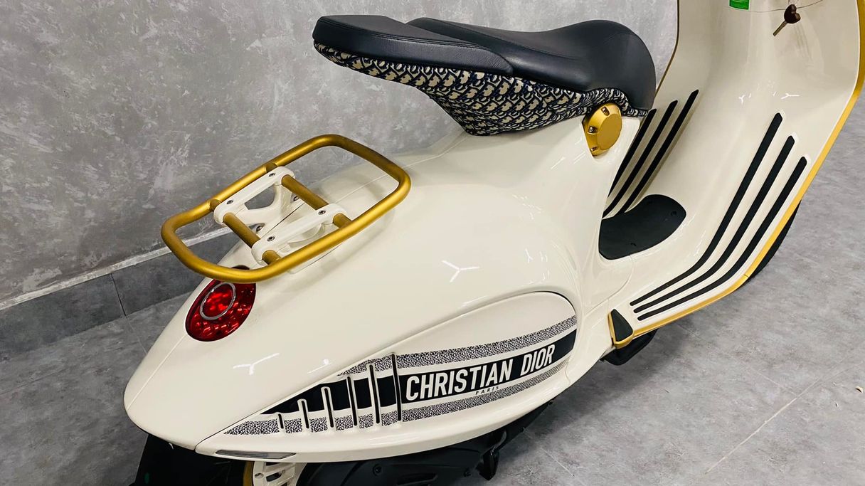 Chỉ với 9 triệu đồng bạn cũng có thể sở hữu ngay siêu xe máy Vespa 946  Christian Dior hot nhất hiện nay