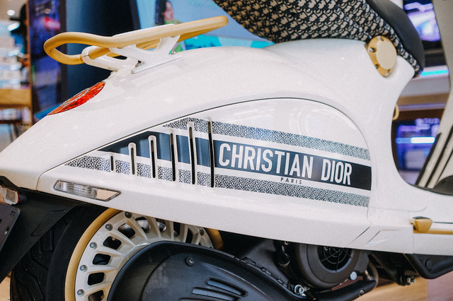 CEO công nghệ và hành trình săn chiếc Vespa Christian Dior hot nhất trên mạng để tặng vợ  - Ảnh 4.