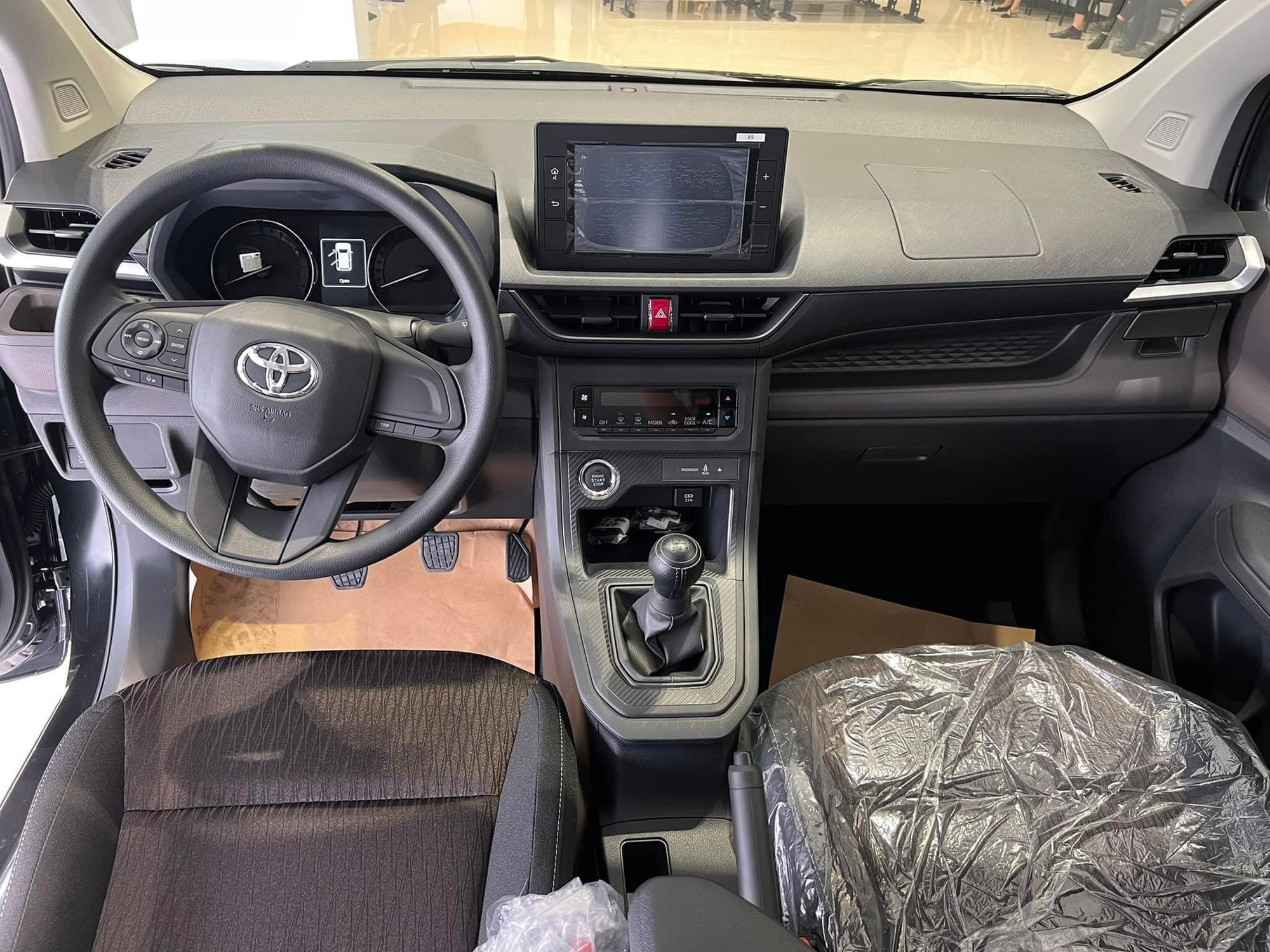 Chi tiết Toyota Avanza Premio MT tại đại lý: Giá 548 triệu đồng, gần giống hệt bản full, hợp dân kinh doanh dịch vụ - Ảnh 5.