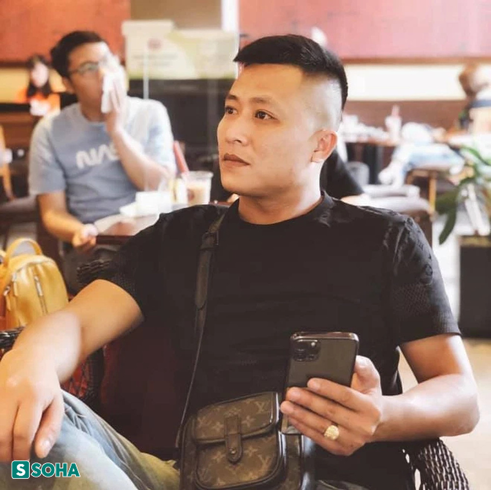 Người suýt bị Mercedes điên đâm trúng: Đứng lên đạp ga, đánh lái hết cỡ mới thoát chết - Ảnh 2. Người suýt bị Mercedes điên đâm trúng: Đứng lên đạp ga, đánh lái hết cỡ mới thoát chết - Ảnh 2.