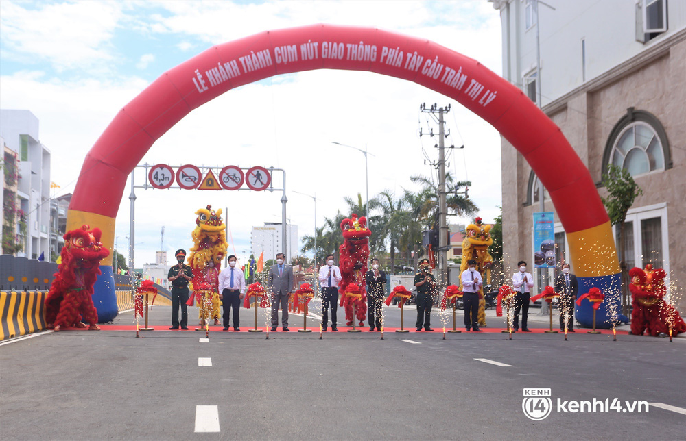 Đà Nẵng khánh thành nút giao thông 3 tầng hơn 720 tỷ đồng với đường hầm lộ thiên cực độc đáo - Ảnh 1.