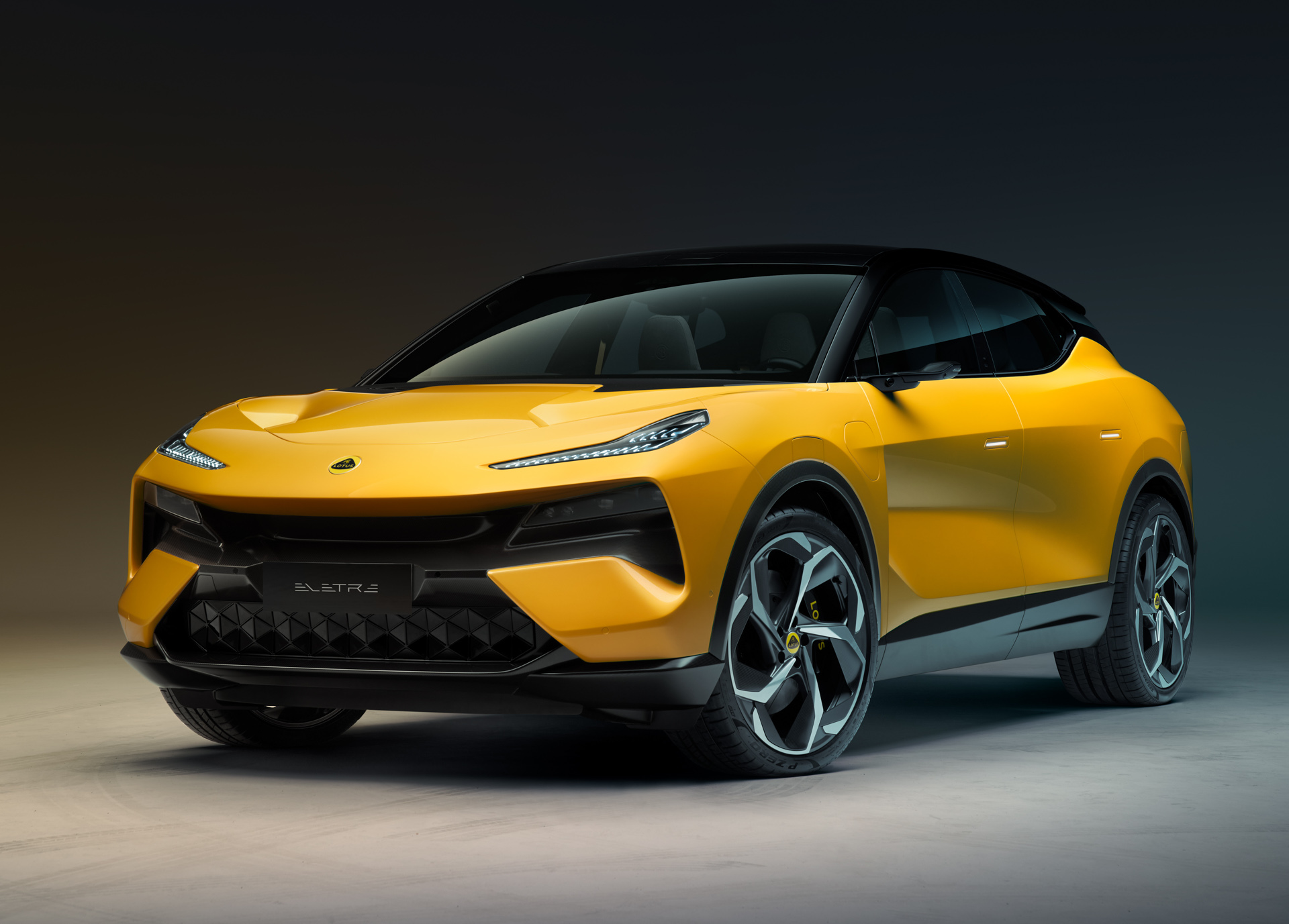 Ra mắt Lotus Eletre - SUV mang tham vọng thành 'Porsche của người Anh', giá  bằng nửa Lamborghini Urus