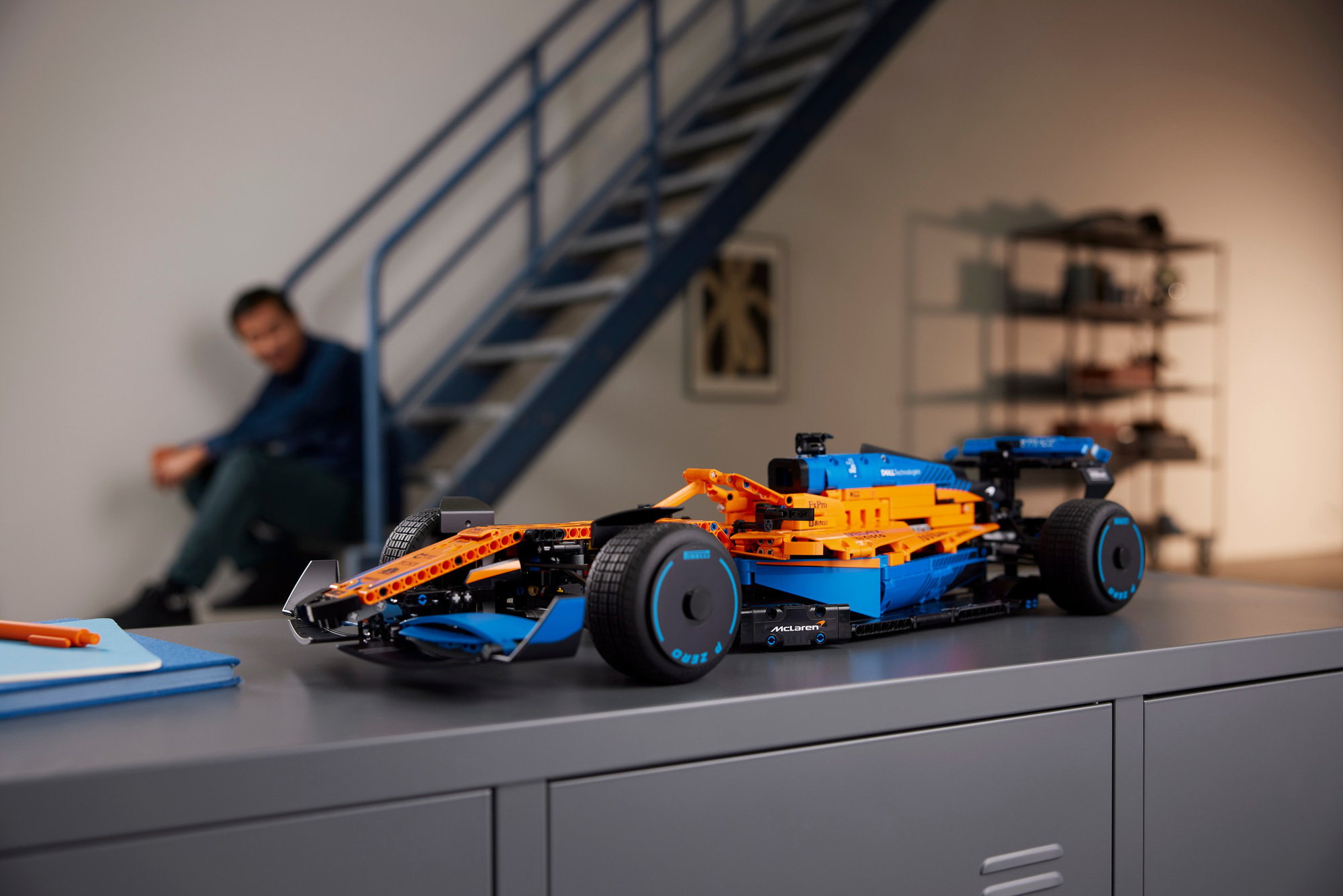 Mô hình xe đua F1 Aston Martin Red Bull Racing TAG 2019 tỉ lệ 143 Bburago