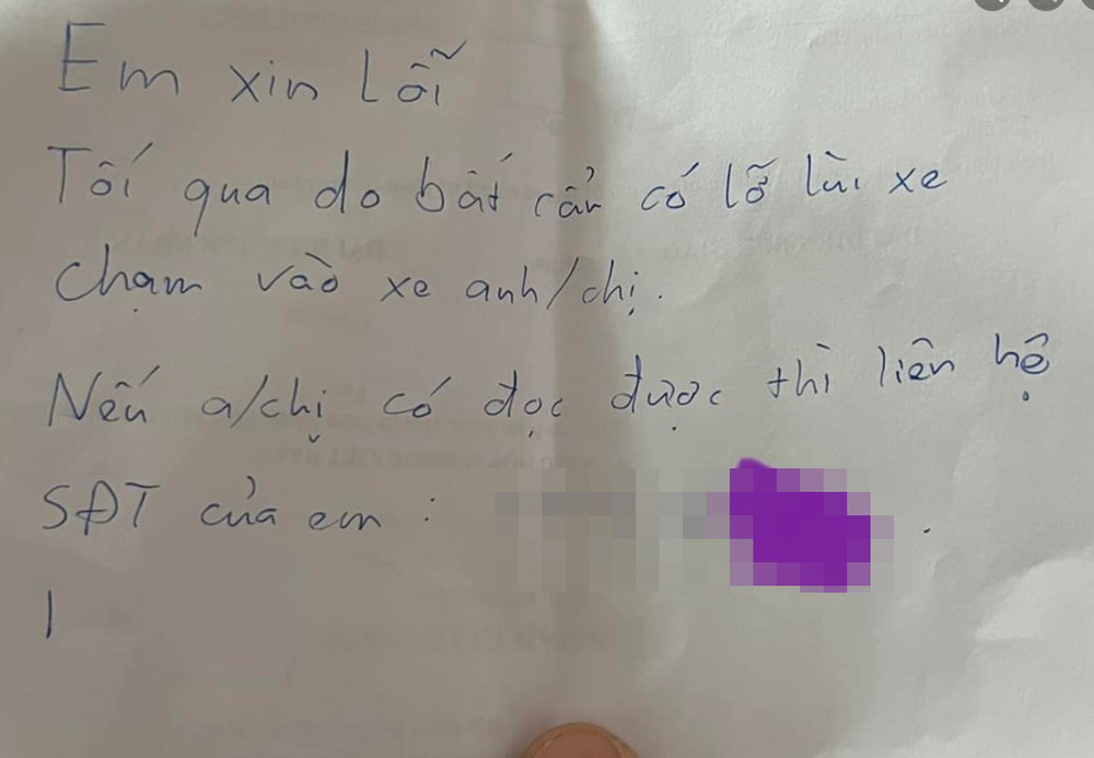 Lùi móp xe ô tô bên đường rồi bỏ đi, 1 tháng sau mới đền bù nhưng tài xế được khen hết lời - Ảnh 1.