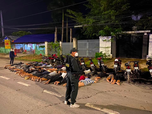 Cảnh sát Tây Ninh dùng “tuyệt chiêu” vây bắt hàng chục quái xế đua xe trên Quốc lộ 22 - Ảnh 2.