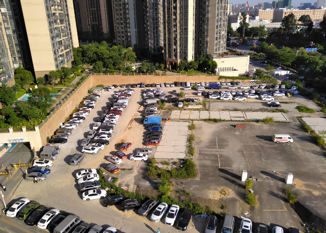 The parking queen got rich in a way like no other: Spending money to buy land to make a parking space, 20 years later, she was exhausted - Photo 2.