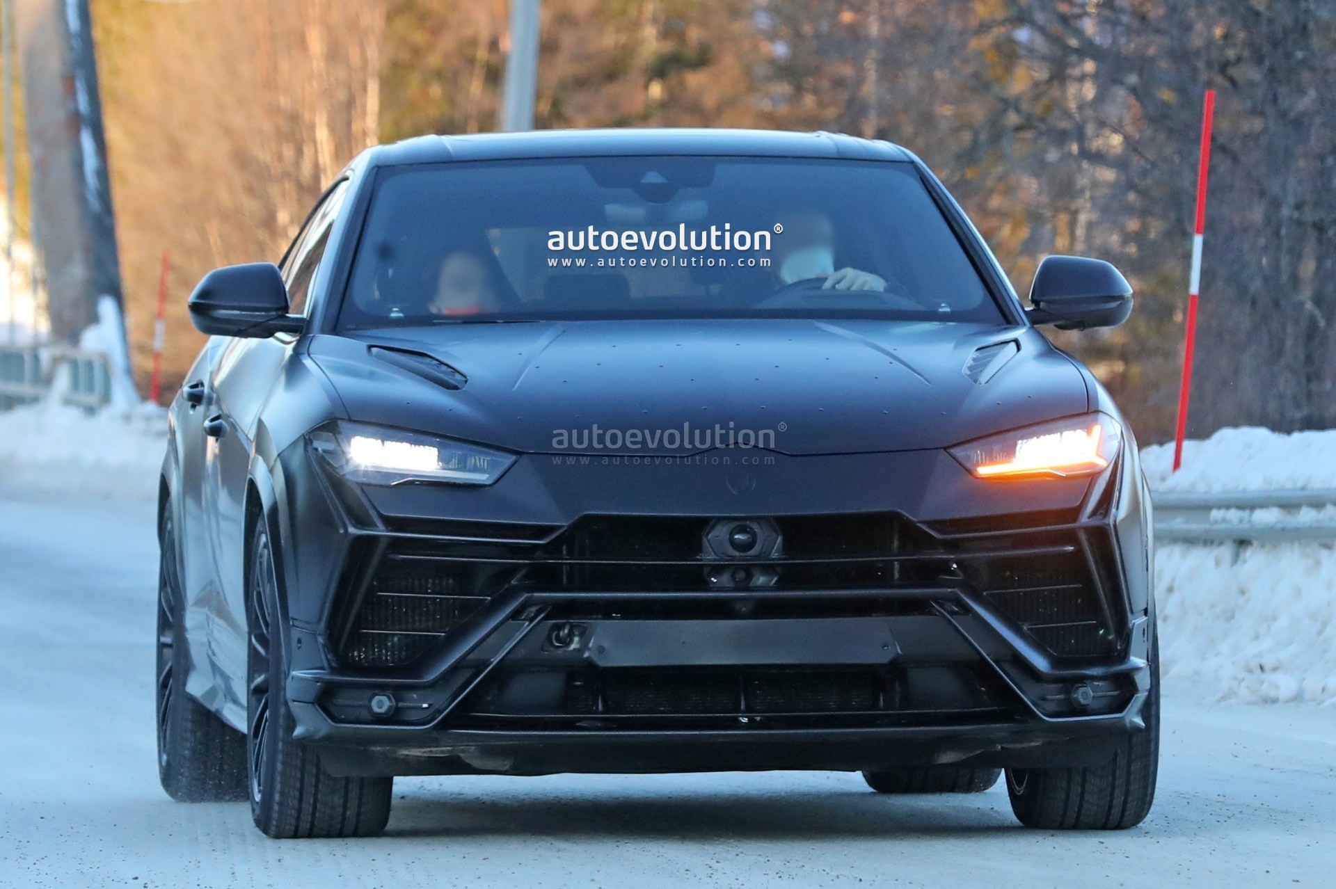 Lộ diện Lamborghini Urus Performante sẽ ra mắt ngay năm nay: Hầm hố hơn,  sức mạnh có thể chạm ngưỡng 700 mã lực