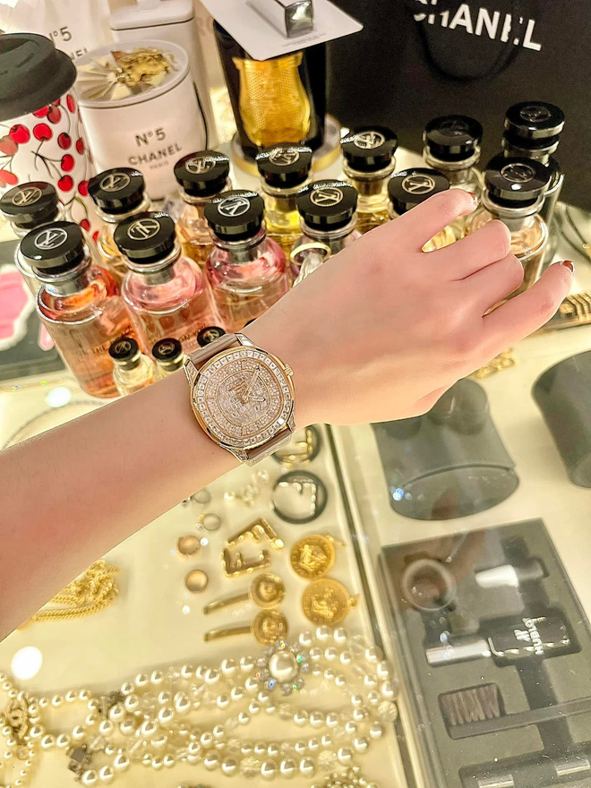 Đoàn Di Băng bị phản ứng trái chiều khi phán xét người lạ, so sánh 1 chiếc đồng hồ mình đeo mua được 5 chiếc xế hộp của họ - Ảnh 3.