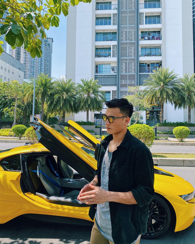 Bui Tien Dung's BMW i8 is for sale for more than 3 billion: Just bought for more than 1 year, owns a recognizable four-quarter sign - Photo 2.