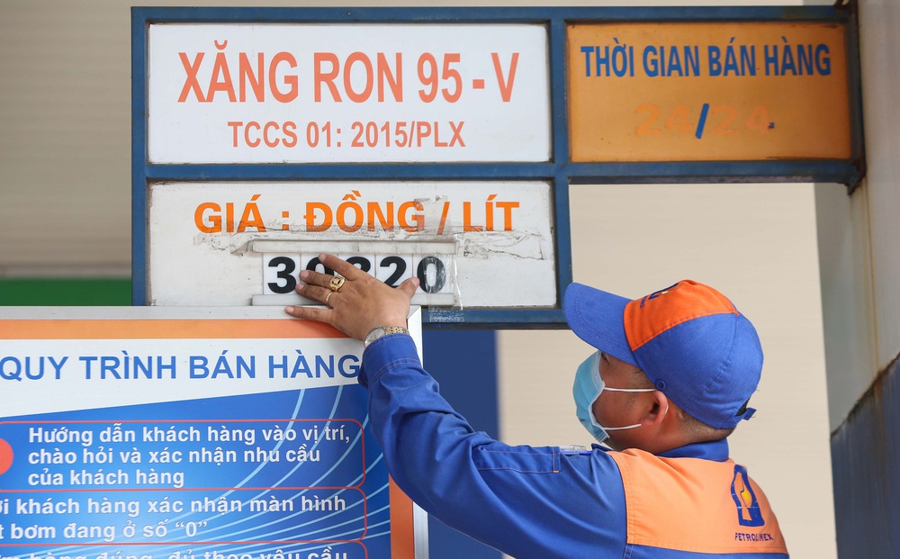 Giá xăng lập kỷ lục mới, cao nhất từ trước đến nay - Ảnh 1.