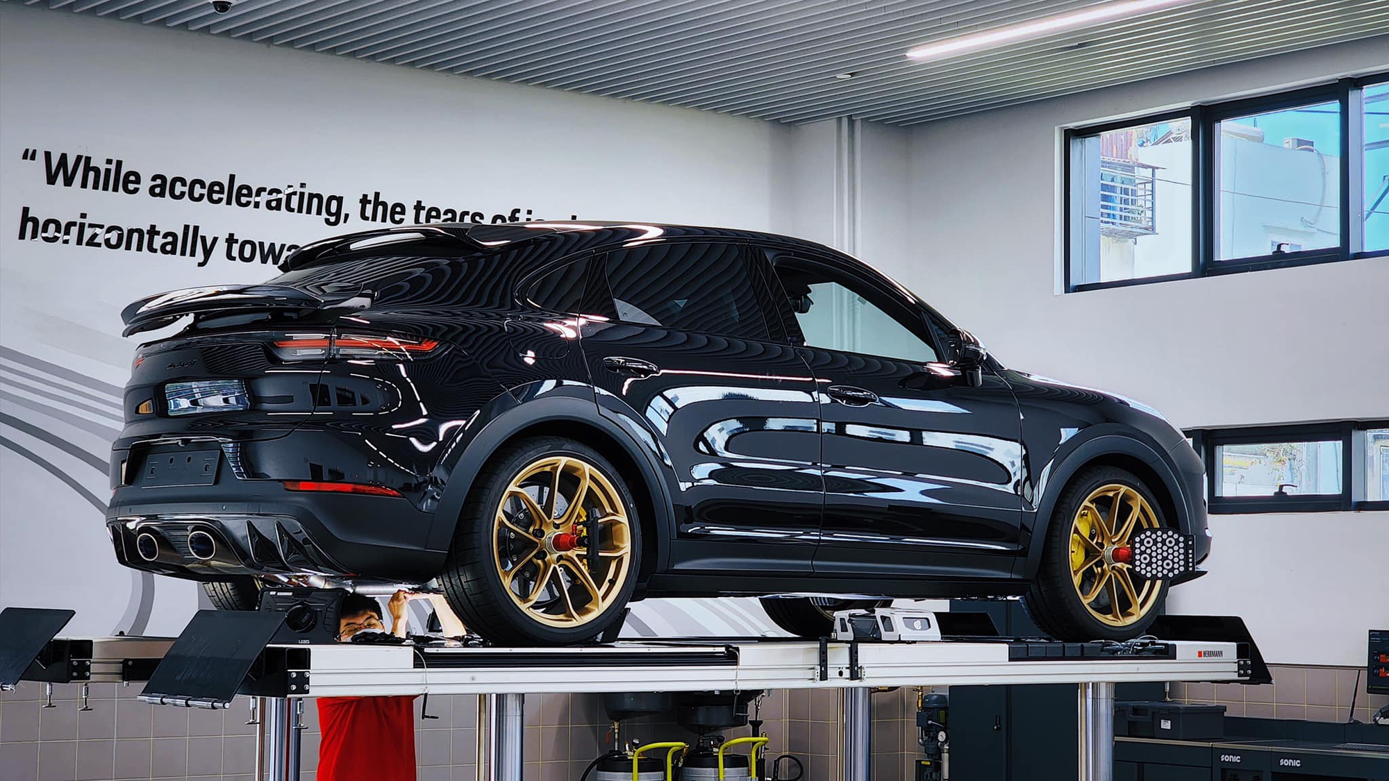 Nghe thử ống xả hàng hiệu tự đổi màu lần đầu có trên Porsche Cayenne Turbo GT giá 13 tỷ đồng tại Việt Nam - Ảnh 7.