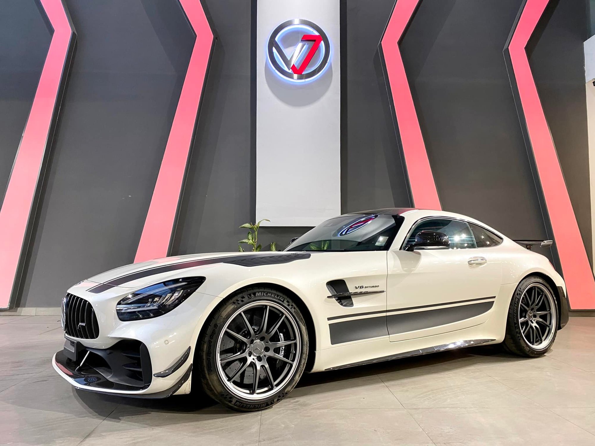 Chiêm ngưỡng dàn Mercedes-AMG GT R tại Việt Nam: Đa phần đều đã có chủ, giá bán vẫn là ẩn số - Ảnh 3.