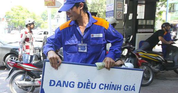 Gasoline price increased by more than 31,000 VND/liter, what taxes and fees do buyers have to pay?  - Photo 1.