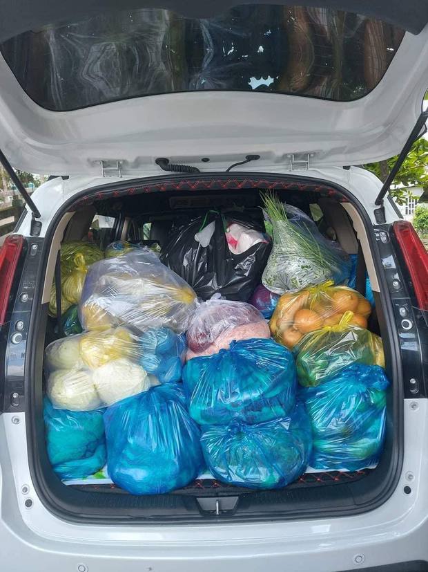 Cars carrying the whole country to the city, netizens laugh witty: Every time they go home like a tsunami sweeps through, food and food are washed away - Photo 2.