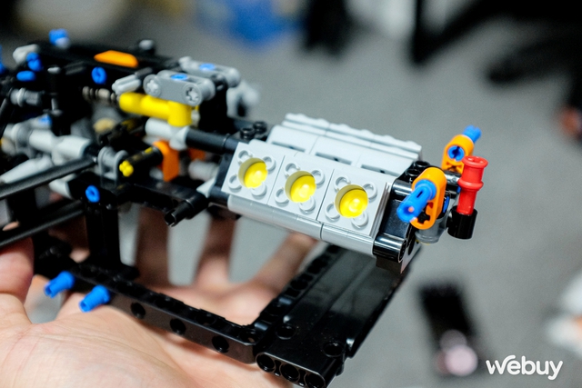 Lần đầu chơi LEGO 1432 mảnh: Mất 10 tiếng mới ghép xong, thành hình xe đua F1 McLaren chân thật từng chi tiết  - Ảnh 12.